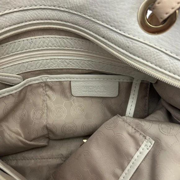 Michael Kors Jet Set Soft Leather Tote in Stone/Ecru w/Tan straps & Gold accents - Picture 8 of 16
